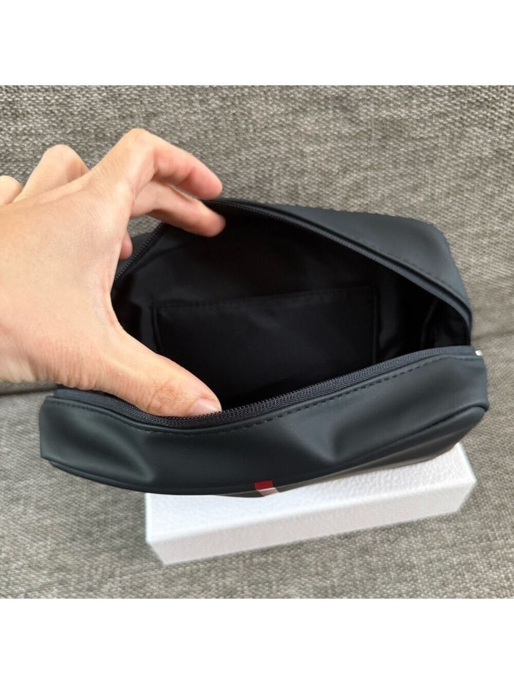 Prada Beauty Men’s Travel Pouch Toiletry Bag Navy Blue Authentic New - Picture 7 of 12